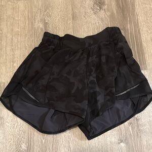 Lululemon size 4 hotty hot short